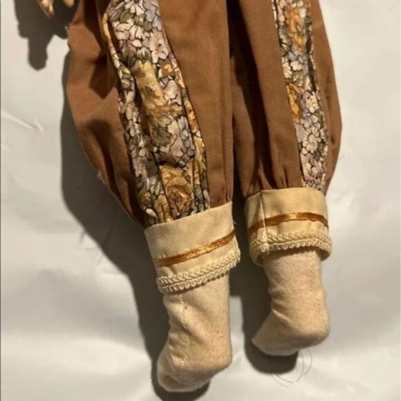 Vintage cloth and porcelain doll, curly hair with one piece romper and socks - Picture 7 of 7